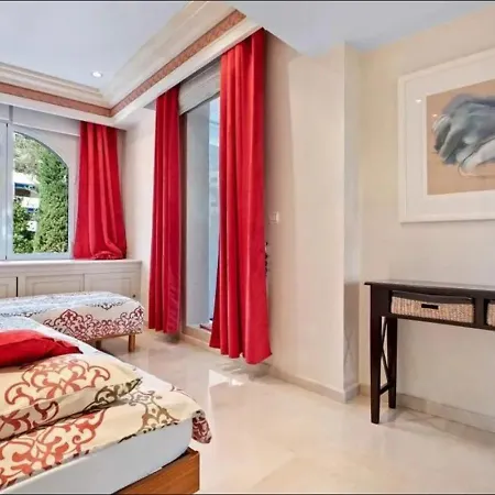 Apartment Avec Parking Et A Proximite De La A Cap-d'Ail
